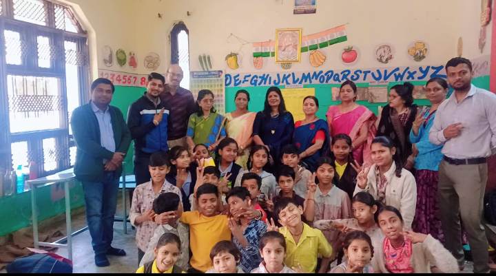 प्रधानमंत्री जन जागरण अभियान राष्ट्रीय अध्यक्ष श्री लक्की खत्री जी के निर्देश पर इंदौर कार्यक्रम किया गया है  पदाधिकारी ने आज शासकीय नवीन प्राथमिक विद्यालय एवं आंगनवाड़ी का सर्वे किया।   इस दौरान, शहर उपाध्यक्ष इंदौर निर्मला ठाकुर, शहर मंत्री मोना चौरसिया