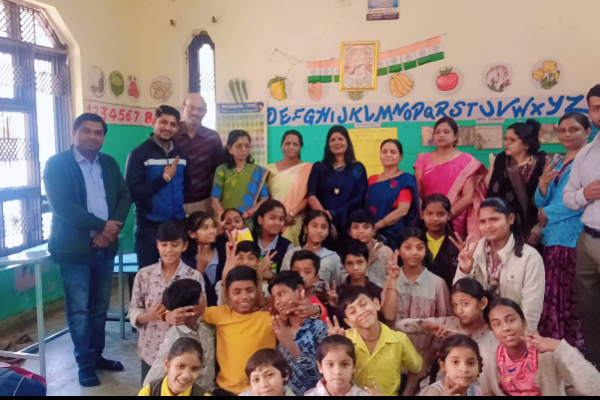 प्रधानमंत्री जन जागरण अभियान राष्ट्रीय अध्यक्ष श्री लक्की खत्री जी के निर्देश पर इंदौर कार्यक्रम किया गया है  पदाधिकारी ने आज शासकीय नवीन प्राथमिक विद्यालय एवं आंगनवाड़ी का सर्वे किया।   इस दौरान, शहर उपाध्यक्ष इंदौर निर्मला ठाकुर, शहर मंत्री मोना चौरसिया